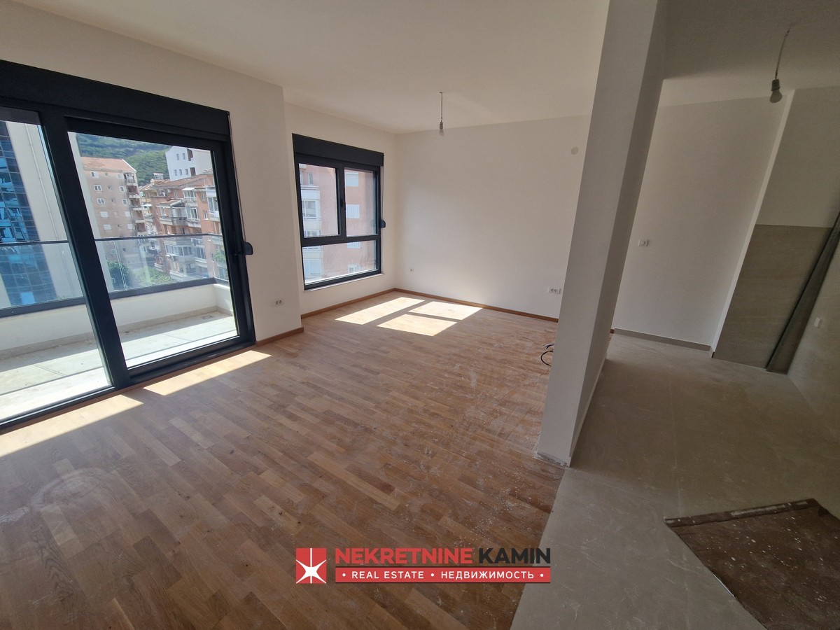 Dvosoban stan 66m2 u naselju Rozino, Budva
